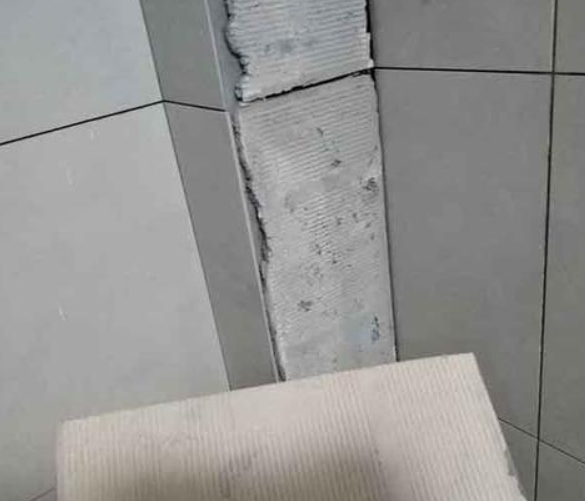 师宗瓷砖空鼓维修公司分享下厨房瓷砖脱落的补救措施。